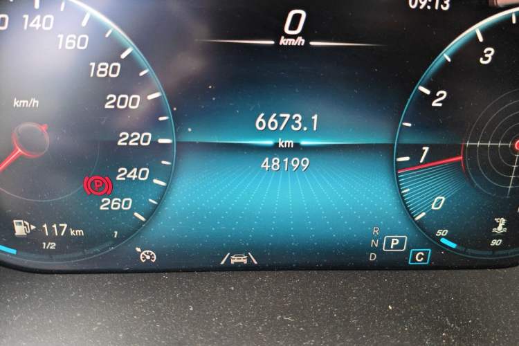 Used Mercedes-Benz GLC 2021 GLC 300 L 4MATIC Dynamic Model Odometer Close Up