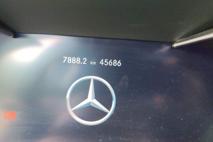 Used Mercedes-Benz GLC 2021 GLC 260 L 4MATIC Dynamic Edition Odometer Close Up
