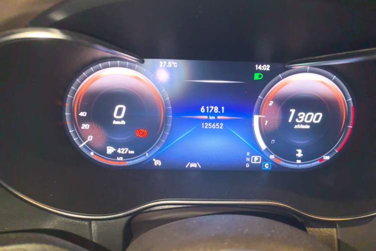 Used Mercedes-Benz GLC 2021 GLC 300 L 4MATIC Dynamic Model Odometer Close Up