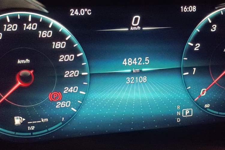 Used Mercedes-Benz GLC 2021 GLC 260 L 4MATIC Luxury Model Odometer Close Up