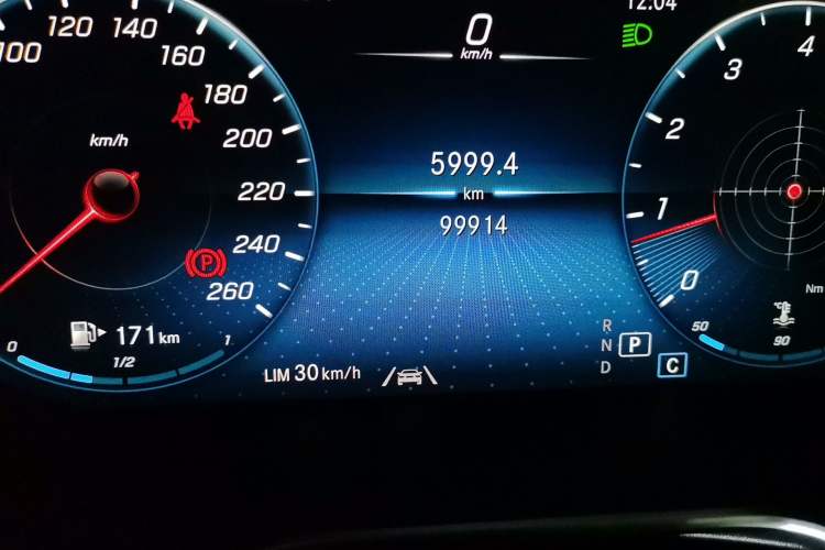Used Mercedes-Benz GLC 2021 GLC 300 L 4MATIC Dynamic Model Odometer Close Up