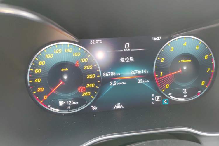 Used Mercedes-Benz GLC 2021 GLC 300 L 4MATIC Dynamic Model Odometer Close Up