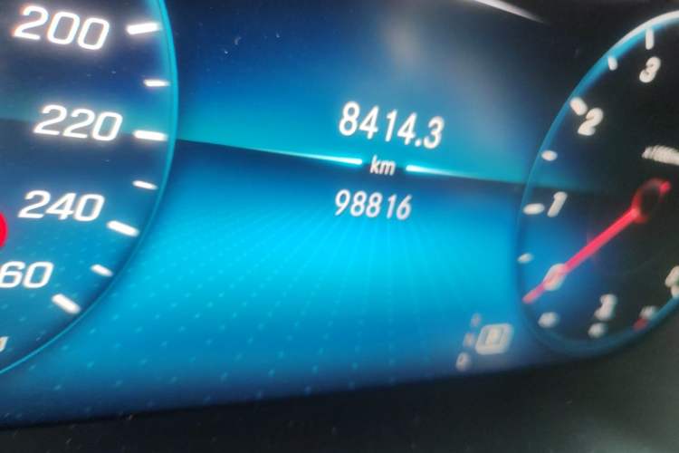 Used Mercedes-Benz GLC 2021 GLC 260 L 4MATIC Dynamic Edition Odometer Close Up