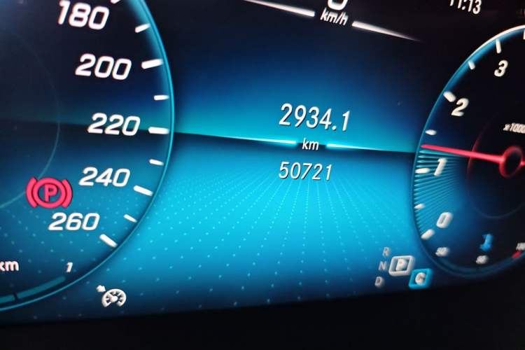 Used Mercedes-Benz GLC 2021 GLC 260 L 4MATIC Dynamic Edition Odometer Close Up