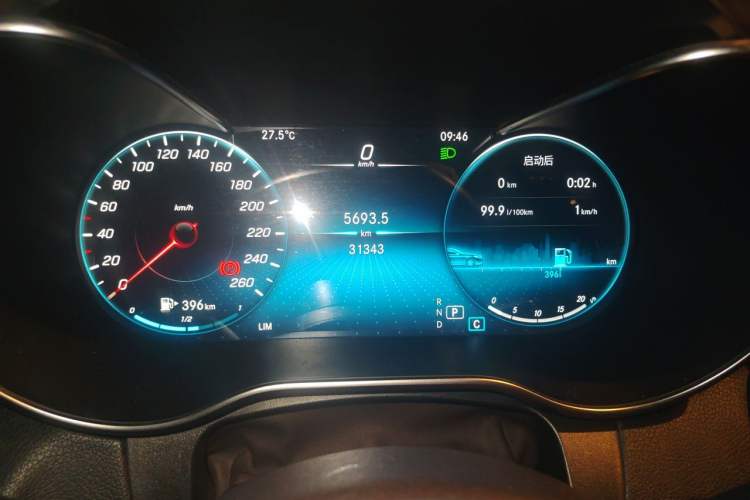 Used Mercedes-Benz GLC 2021 GLC 260 L 4MATIC Dynamic Edition Odometer Close Up