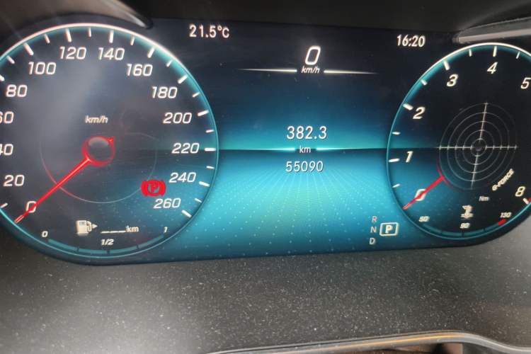 Used Mercedes-Benz GLC 2021 GLC 260 L 4MATIC Dynamic Edition Odometer Close Up