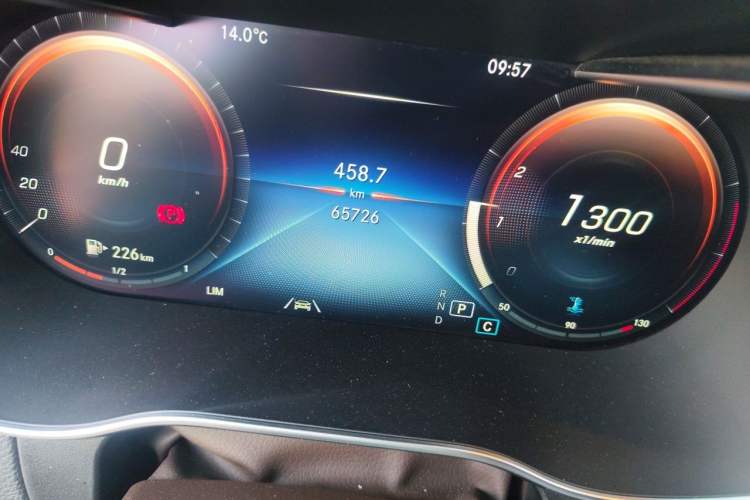 Used Mercedes-Benz GLC 2021 GLC 300 L 4MATIC Dynamic Model Odometer Close Up