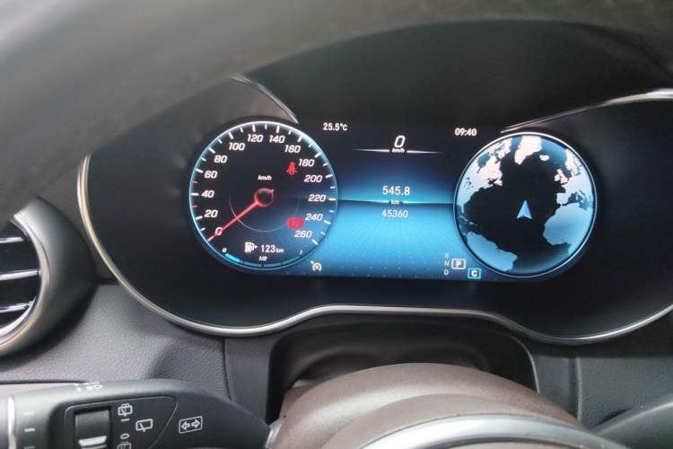 Used Mercedes-Benz GLC 2021 GLC 260 L 4MATIC Dynamic Edition Odometer Close Up