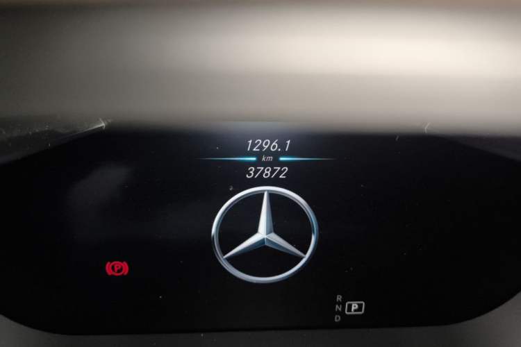 Used Mercedes-Benz GLC 2021 GLC 300 L 4MATIC Dynamic Model Odometer Close Up