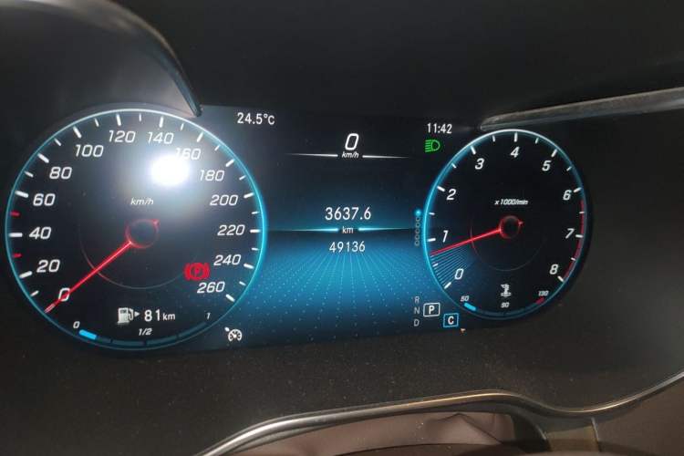 Used Mercedes-Benz GLC 2021 GLC 260 L 4MATIC Luxury Model Odometer Close Up