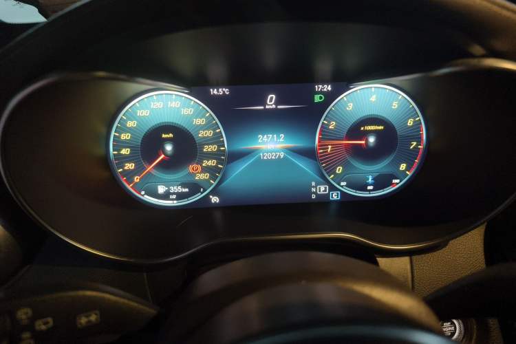 Used Mercedes-Benz GLC 2021 GLC 260 L 4MATIC Dynamic Edition Odometer Close Up