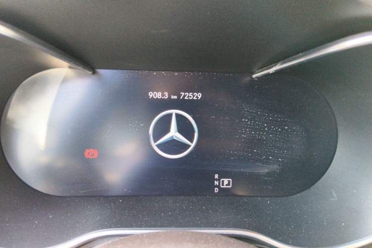 Used Mercedes-Benz GLC 2021 GLC 300 L 4MATIC Dynamic Model Odometer Close Up