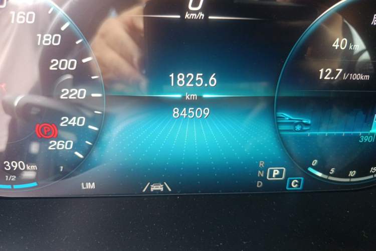 Used Mercedes-Benz GLC 2021 GLC 300 L 4MATIC Dynamic Model Odometer Close Up
