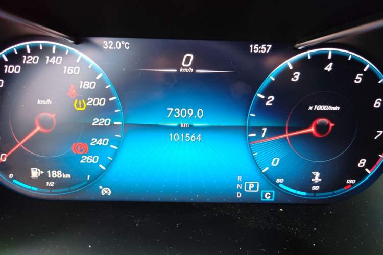 Used Mercedes-Benz GLC 2021 GLC 260 L 4MATIC Luxury Model Odometer Close Up