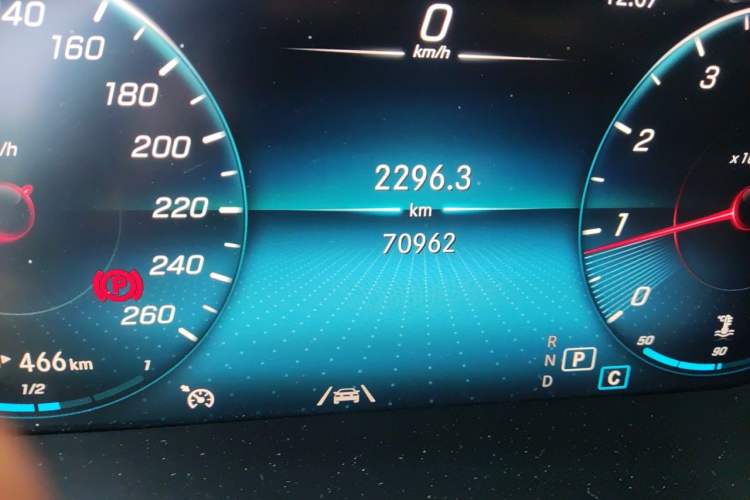 Used Mercedes-Benz GLC 2021 GLC 300 L 4MATIC Dynamic Model Odometer Close Up