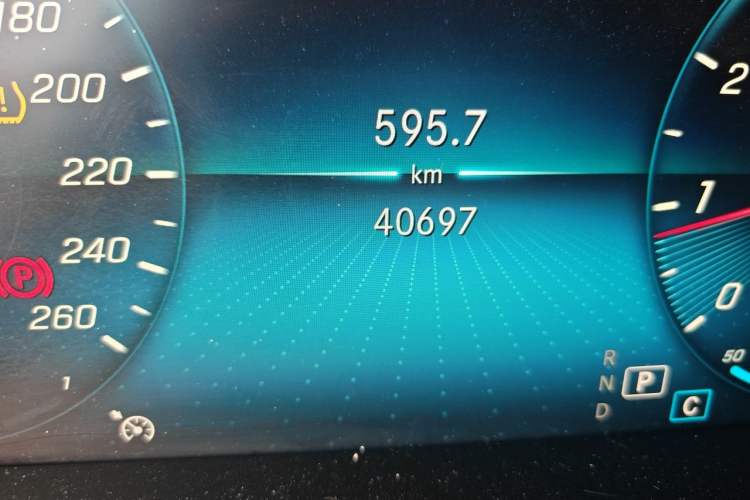 Used Mercedes-Benz GLC 2021 GLC 260 L 4MATIC Luxury Model Odometer Close Up