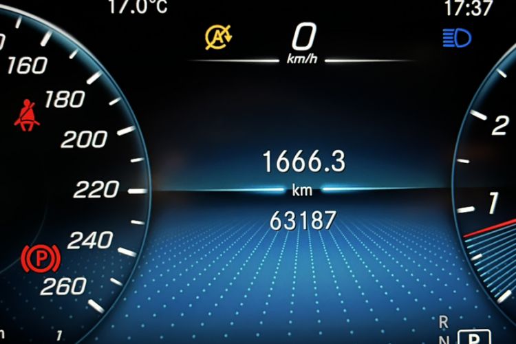 Used Mercedes-Benz GLC 2021 GLC 260 L 4MATIC Luxury Model Odometer Close Up