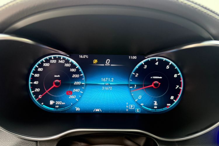 Used Mercedes-Benz GLC 2021 GLC 300 L 4MATIC Dynamic Model Odometer Close Up