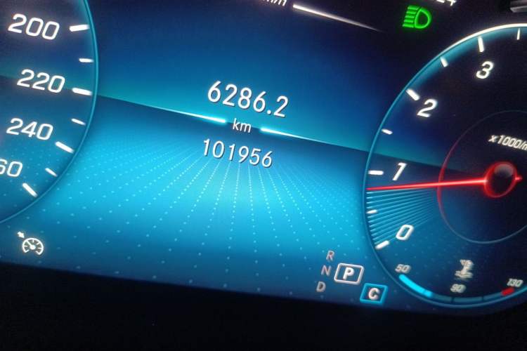 Used Mercedes-Benz GLC 2021 GLC 260 L 4MATIC Dynamic Edition Odometer Close Up