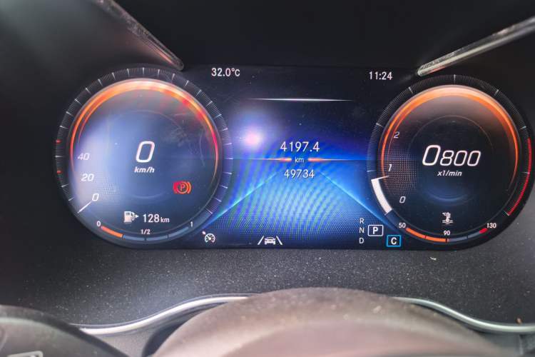 Used Mercedes-Benz GLC 2021 GLC 300 L 4MATIC Dynamic Model Odometer Close Up