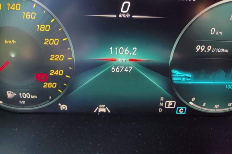 Used Mercedes-Benz GLC 2021 GLC 300 L 4MATIC Dynamic Model Odometer Close Up