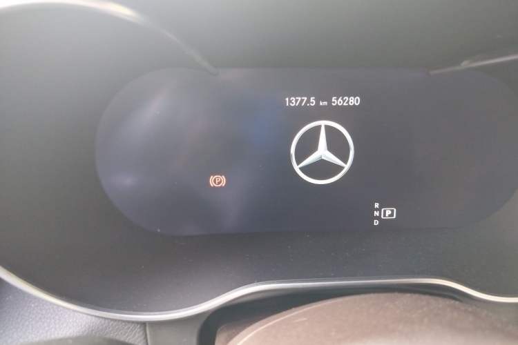 Used Mercedes-Benz GLC 2021 GLC 260 L 4MATIC Luxury Model Odometer Close Up