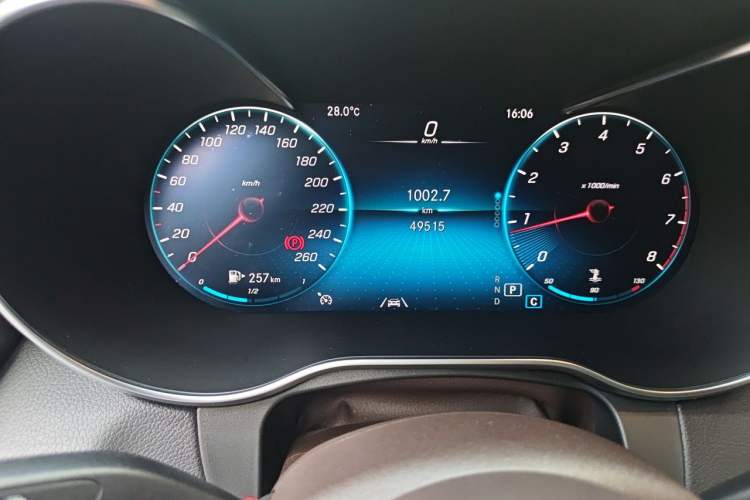 Used Mercedes-Benz GLC 2021 GLC 300 L 4MATIC Dynamic Model Odometer Close Up