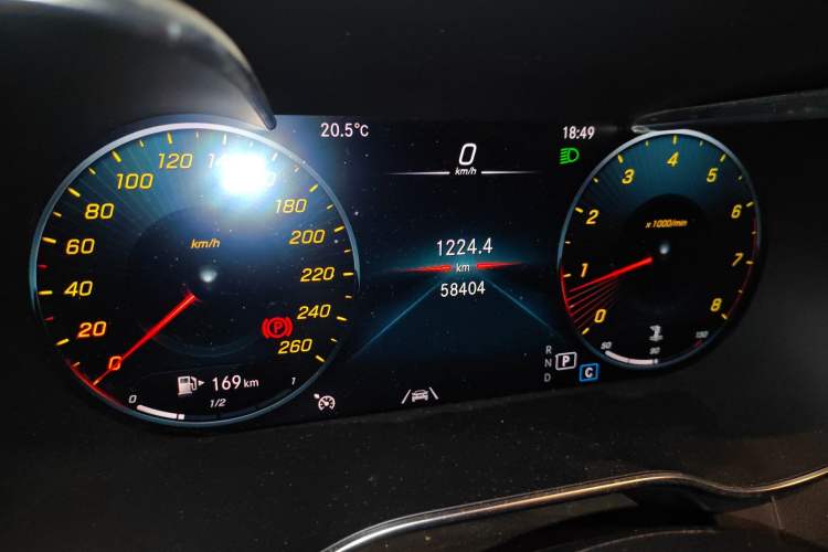 Used Mercedes-Benz GLC 2021 GLC 300 L 4MATIC Dynamic Model Odometer Close Up