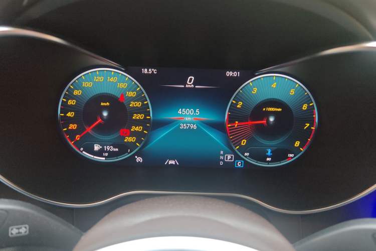 Used Mercedes-Benz GLC 2021 GLC 300 L 4MATIC Dynamic Model Odometer Close Up