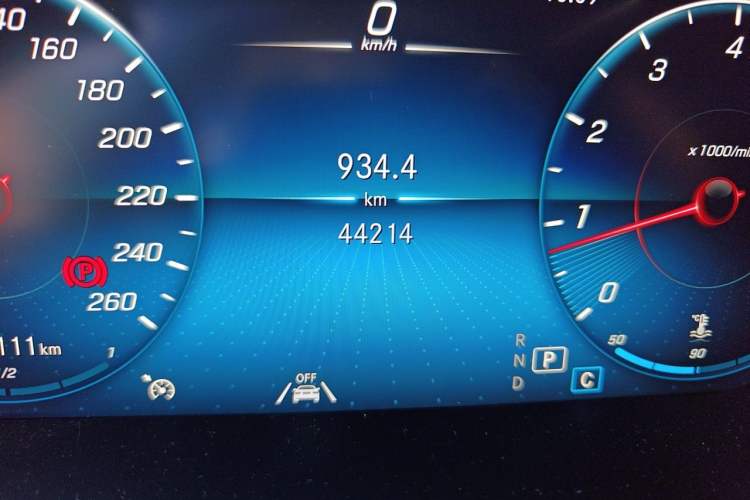 Used Mercedes-Benz GLC 2021 GLC 300 L 4MATIC Dynamic Model Odometer Close Up