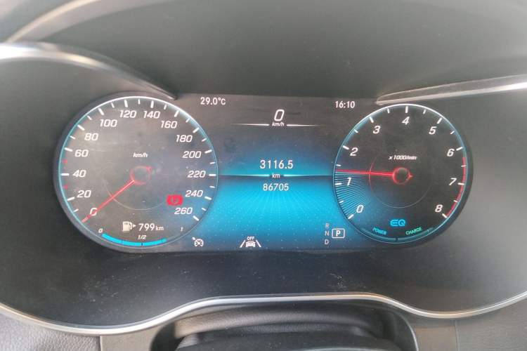 Used Mercedes-Benz GLC 2021 GLC 300 L 4MATIC Dynamic Model Odometer Close Up