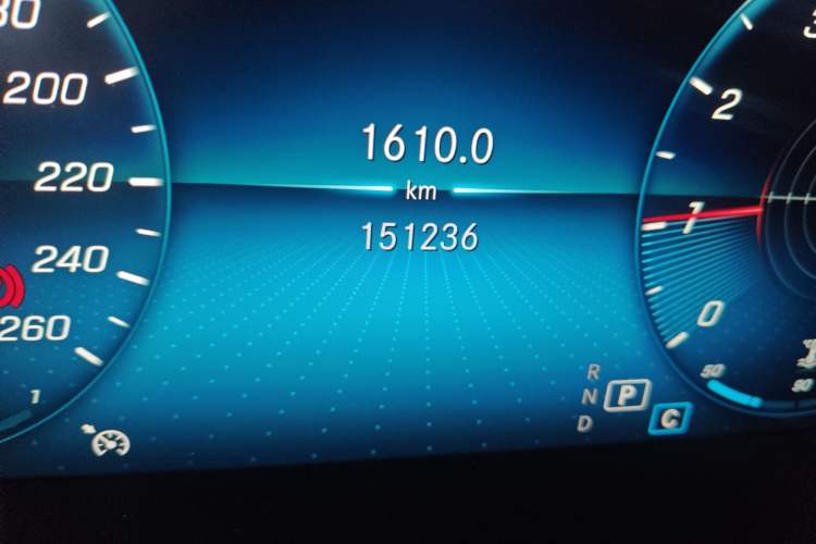 Used Mercedes-Benz GLC 2021 GLC 260 L 4MATIC Dynamic Edition Odometer Close Up
