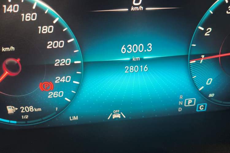 Used Mercedes-Benz GLC 2021 GLC 300 L 4MATIC Dynamic Model Odometer Close Up