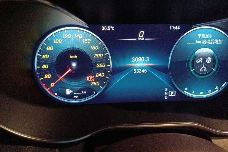 Used Mercedes-Benz GLC 2021 GLC 260 L 4MATIC Luxury Model Odometer Close Up