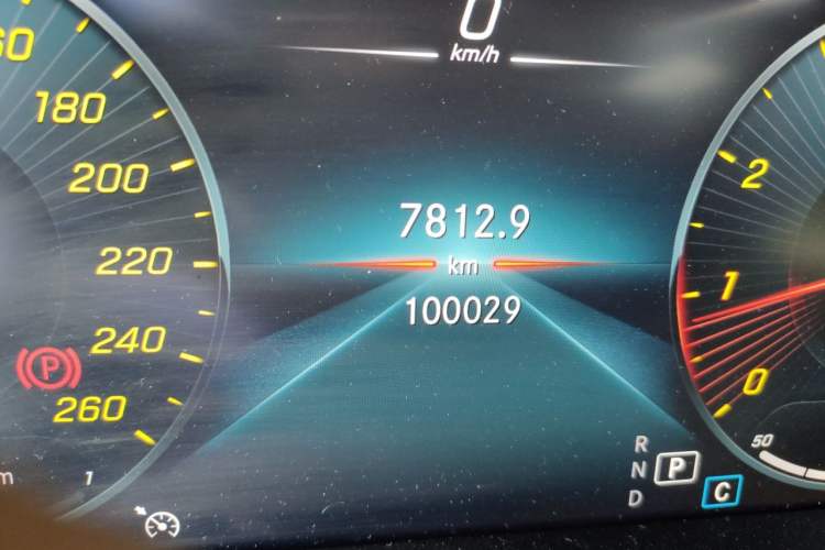 Used Mercedes-Benz GLC 2021 GLC 260 L 4MATIC Dynamic Edition Odometer Close Up