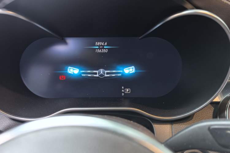Used Mercedes-Benz GLC 2021 GLC 300 L 4MATIC Dynamic Model Odometer Close Up