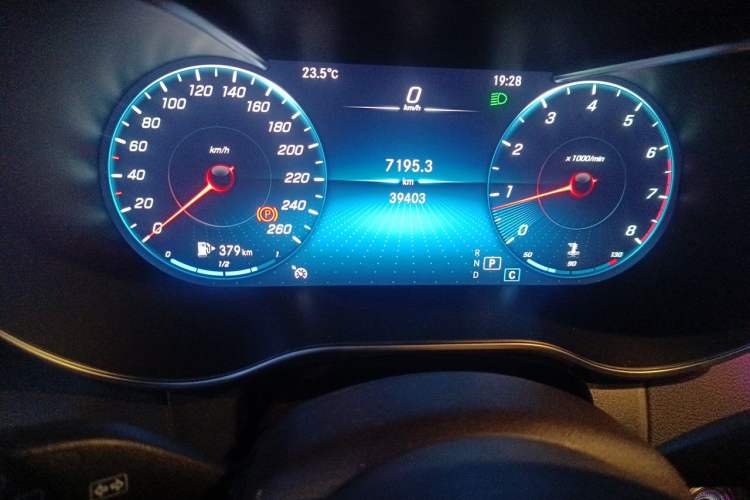 Used Mercedes-Benz GLC 2021 GLC 260 L 4MATIC Luxury Model Odometer Close Up