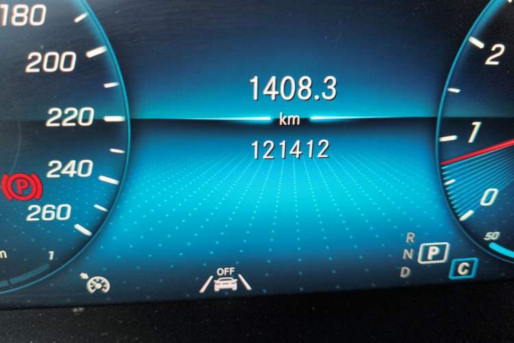 Used Mercedes-Benz GLC 2021 GLC 300 L 4MATIC Dynamic Model Odometer Close Up