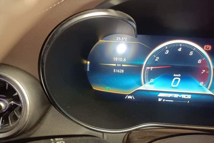 Used Mercedes-Benz GLC 2021 GLC 300 L 4MATIC Dynamic Model Odometer Close Up