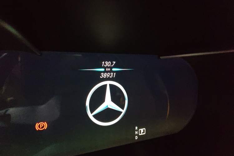 Used Mercedes-Benz GLC 2021 GLC 260 L 4MATIC Luxury Model Odometer Close Up