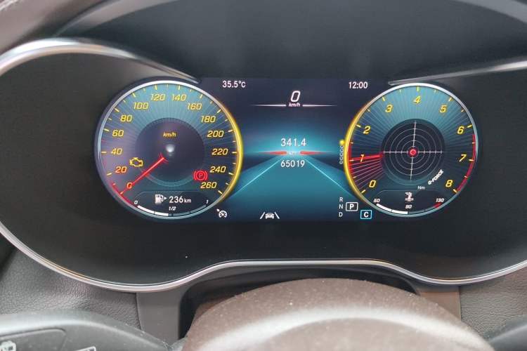 Used Mercedes-Benz GLC 2021 GLC 300 L 4MATIC Dynamic Model Odometer Close Up
