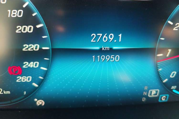 Used Mercedes-Benz GLC 2021 GLC 260 L 4MATIC Dynamic Edition Odometer Close Up