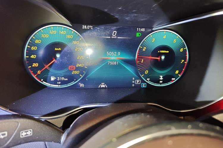 Used Mercedes-Benz GLC 2021 GLC 300 L 4MATIC Dynamic Model Odometer Close Up
