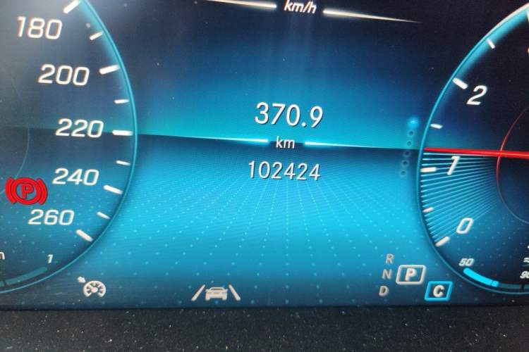 Used Mercedes-Benz GLC 2021 GLC 300 L 4MATIC Dynamic Model Odometer Close Up