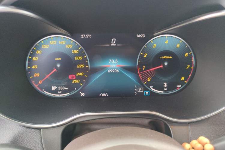 Used Mercedes-Benz GLC 2021 GLC 300 L 4MATIC Dynamic Model Odometer Close Up