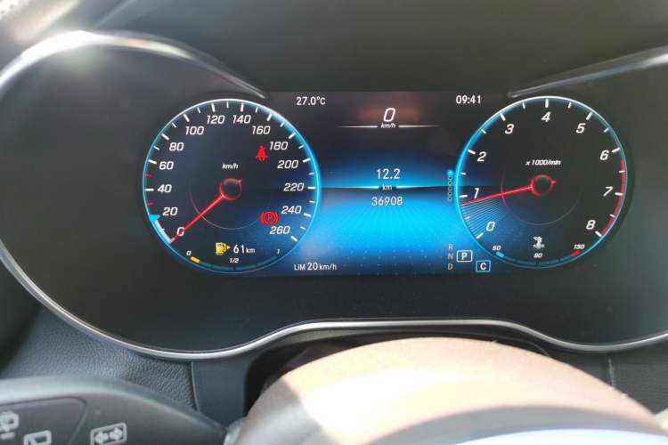 Used Mercedes-Benz GLC 2021 GLC 260 L 4MATIC Dynamic Edition Odometer Close Up