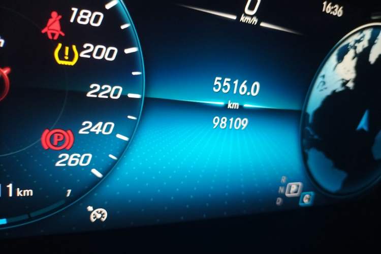 Used Mercedes-Benz GLC 2021 GLC 260 L 4MATIC Dynamic Edition Odometer Close Up