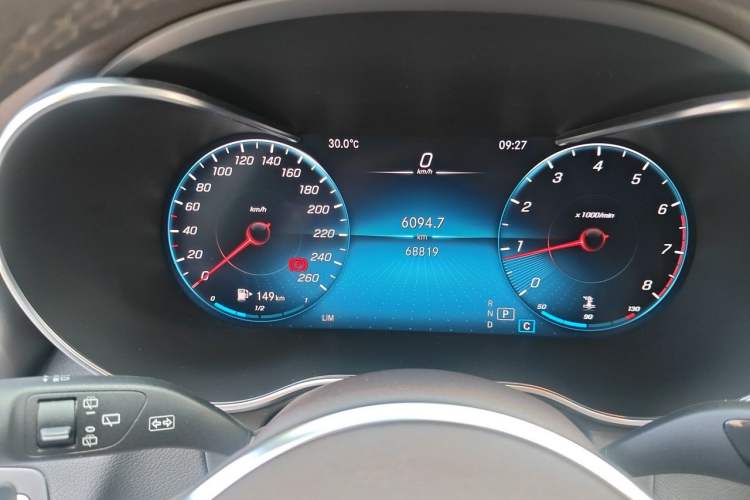 Used Mercedes-Benz GLC 2021 GLC 260 L 4MATIC Dynamic Edition Odometer Close Up