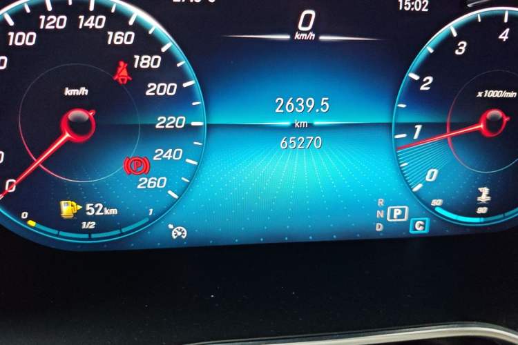 Used Mercedes-Benz GLC 2021 GLC 260 L 4MATIC Dynamic Edition Odometer Close Up