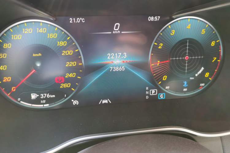 Used Mercedes-Benz GLC 2021 GLC 300 L 4MATIC Dynamic Model Odometer Close Up